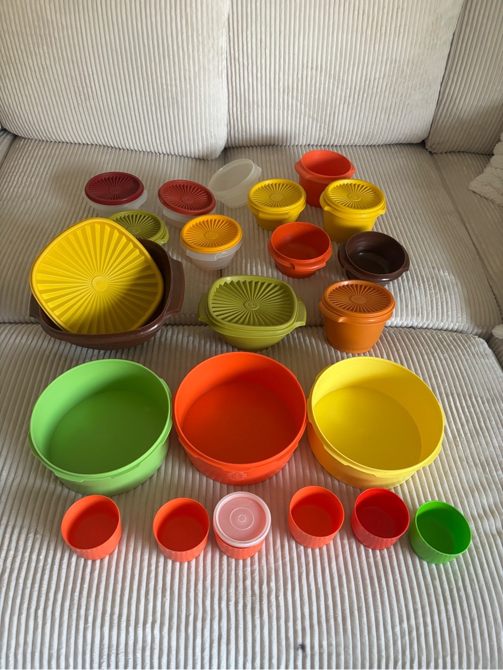 Vintage Tupperware 32 pieces